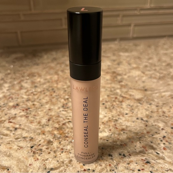Lawless Conceal The Deal Lightweight Concealer - Picture 1 of 3